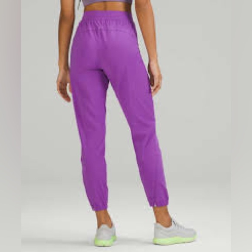 Moonlit Magenta size 2 lululemon scuba jogger NWOT